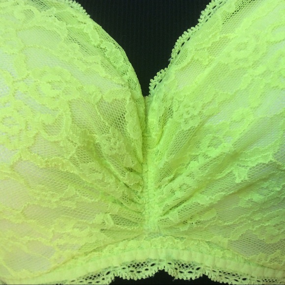 NWOT Victoria's Secret lined Lace Bra - Picture 10 of 11